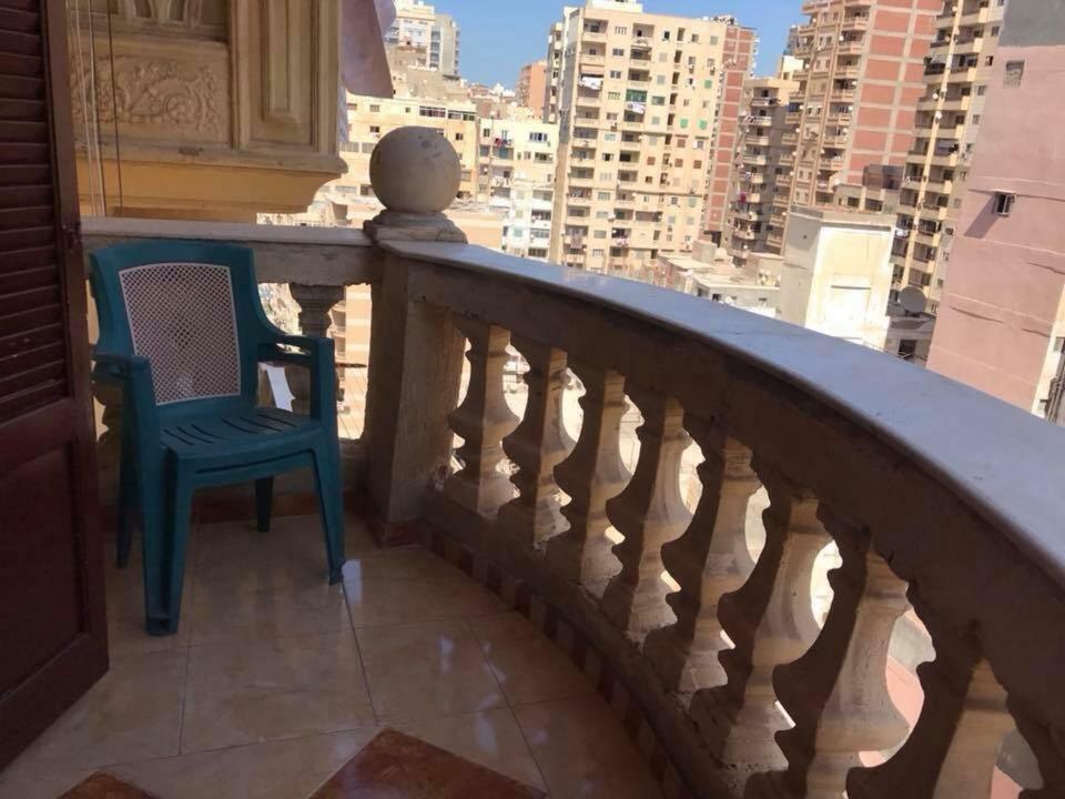 Cozy New 2 Bd Amazing Beach View Next To Hilton Hotel Family Only !العائلات فقط Александрія Екстер'єр фото